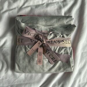 ⭐️NWT⭐️ VS 2018 ‘LOUNGER’ PJ Set - M